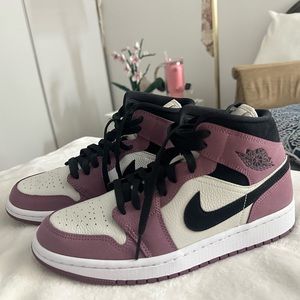 Nike Air Jordan 1 Mid SE Berry Pink Mulberry Women's Size 8